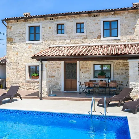 Stunning Home In Valtura *