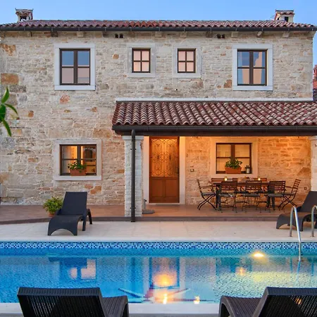 Stunning Home In Valtura *
